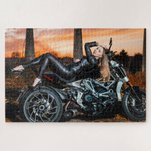 Lederen met kledij en motorfietsen legpuzzel