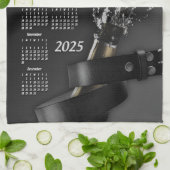 Lederen riem en champagnefles 2025 Kalender Theedoek (Gevouwen)
