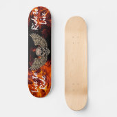 Leef tot Ride Skull en Wings met Flames Skateboard (Voorkant)