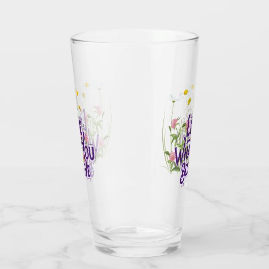 Leef wat u gelooft citaat Paarse Dainty Floral Glas (Links)