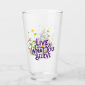 Leef wat u gelooft citaat Paarse Dainty Floral Glas (Voorkant)