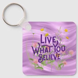 Leef wat u gelooft citeert Paarse Lila Floral Sleutelhanger