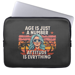 Leeftijd is slechts een getal,  retro oudere vrouw laptop sleeve