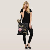 Leer ze hoe ik het Black Silver Roos Tas zal volge (Op model)