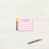 Leerkrachten potlood om een desktoporganisator te  post-it® notes (Op bureau)