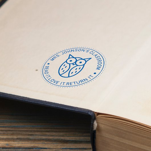 Lees het liefje en geef het terug in de hoop zelfinktende stempel