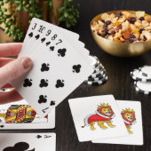 Leeuw als koning met kroon en kaap pokerkaarten (Insitu)