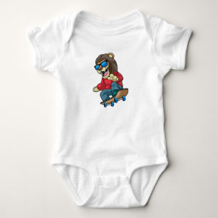 Leeuw als Skater met skateboard Romper