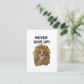 Leeuw geeft leeuw nooit op visitekaartje (Staand voorkant)