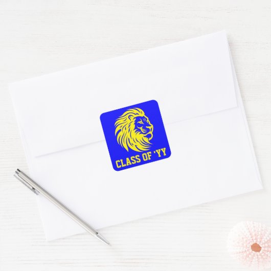 Leeuw Mascotte Blauw en Geel Afstuderen Vierkante Sticker (Envelop)