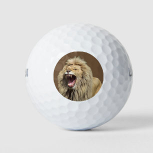 Leeuw met hoge spanning golfballen