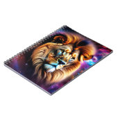 Leeuwenkop tussen kleurrijke wervelende sterrenste notitieboek (Linkerzijde)