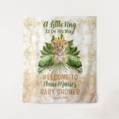 Leeuwenwelp Een Kleine Koning Komt Achter De Water Wandkleed (Voorkant)