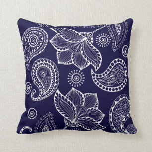 legant White Paisley in Navy Sierkussen