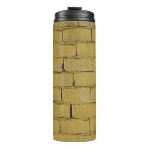 Lege betonnen muur thermosbeker