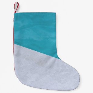 Lege grijze vloer naast pool kleine kerstsok