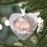 Légende personnalisée Photo bébé<br><div class="desc">Customisez ce doux ornement en forme de coeur avec deux photos précieuses pour commémorer la naissance de votre bébé ou le premier Noël. Vos légendes personnalisées apparaissent à l'avant et à l'arrière dans la typographie de brosse de style lettré à la main blanche.</div>