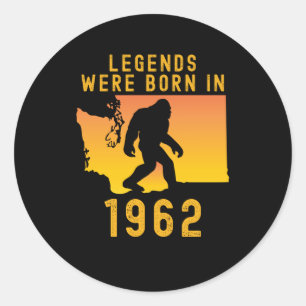 Legends werd geboren in 1962 in Retro Bigfoot Ronde Sticker