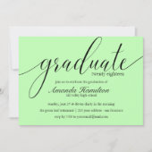 Légère Typographie verte Graduation Invitation (Devant)