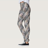 Leggings à damiers gris. (Gauche)