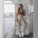 Leggings beiges avec Rose<br><div class="desc">Jetez un coup d'oeil à cette belle légende en marbre, couleur claire, avec la note "Vie" et un graphique Rose sur le côté de chaque jambe. Cette couleur beige, crème, marron clair se marie aisément avec n'importe quel top. Vous pouvez mettre à jour "Vie" sur un autre mot ou utiliser...</div>