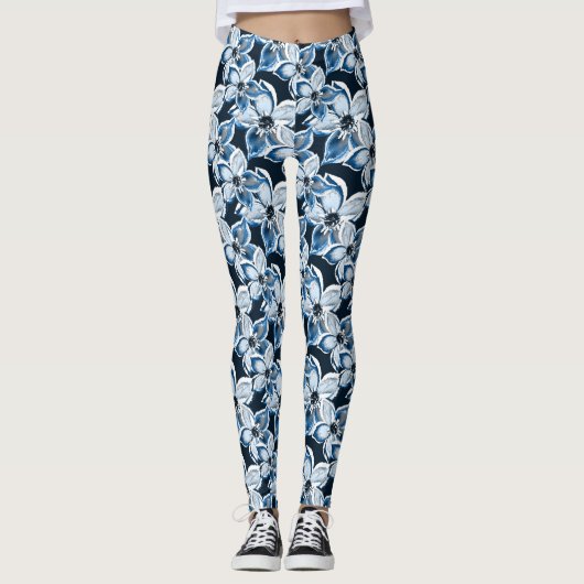 Leggings Bleu, fleurs blanches sur un arrière - plan noir. (Devant)