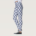 Leggings bleus<br><div class="desc">Transformez votre saison de vacances avec nos délicieux Leggings, avec une étonnante aquarelle bleu marine et blanc motif plaid de buffle. Ces légendes rayonnent d'élégance intemporelle et de charme festif, offrant à la fois confort et style. Élevez votre garde-robe de vacances et embrassez l’esprit de la saison avec cet ajout...</div>