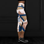 Leggings Capri 80s Abstrait tendance | Marine et Rose Motif d'or<br><div class="desc">#abstractart Géométrie moderne moderne et féministe pop-art abstrait dans un bleu marine sophistiqué, rose roux, et une palette de rose en cuivre or imitant la parties scintillant métallique célébrant les années 1990 et 1980 avec des graphismes rétro totalement impressionnants. Le style Memphis aléatoire des années 80 et 90 incluait des...</div>
