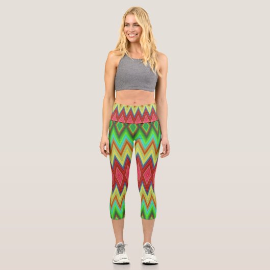 Leggings Capri A person is wearing vibrant, geometric-patterned  (Recto)