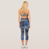 Leggings Capri Abstrait bleu et noir complexe fractal (Verso)