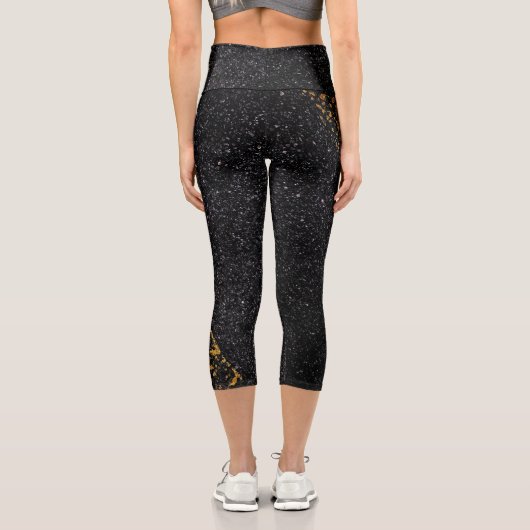 Leggings Capri Ancien trait jaune peint sur la route asphaltée (Verso)