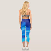 Leggings Capri Azure Shift - Dégradé dynamique de vague bleue (Verso)