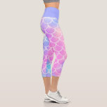 Leggings Capri Balances de sirènes Pastel<br><div class="desc">Ajoutez une petite bouffée de fantaisie à votre entraînement avec ces adorables leggings capri, avec un motif pastel aux écailles de sirène. Parfaits pour le yoga, les séances de gym ou l'usure décontractée, ces leggings allient confort et design ludique d'inspiration océanique. Les teintes douces et le thème de l'imaginaire en...</div>