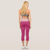 Leggings Capri Beet Purple & Coeurs Rose Monogramme & Nom (Verso)