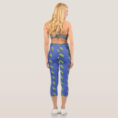 Leggings Capri Caricature de lézard de caméléon vert joyeux (Verso)