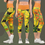 Leggings Capri Carton Mandala jaune orange et vert<br><div class="desc">Ce mandala funky est décoré dans un style de dessin animé dans les tons jaune,  orange et vert. Des visuels géométriques trippy pour l'hippie moderne ou amoureux de couleurs vibrantes!</div>