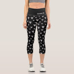 Leggings Capri Chic Black Motif de coeur d'argent Nom personnalis<br><div class="desc">Ce design moderne présente un arrière - plan noir avec un motif de coeur argenté personnalisé avec votre nom en éditant le texte dans la zone de texte fournie #leggings #vêtements #cadeaux #fitness #sports #fitnessvêtements #fitness #vêtements #mode #mode #mode #style #tendance #tendance #coeur #personnalisation #cadeaux #personnalisées</div>