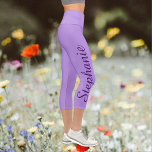 Leggings Capri CHOISISSEZ VOTRE COULEUR ou violet, nom, yoga Capr<br><div class="desc">CHOISISSEZ VOTRE COULEUR Personnalisé yoga capri leggings! Imprimé d'un bout à l'autre, avec votre nom dans un grand script violet foncé vers le haut d'une jambe! L'échantillon est violet pâle, mais vous pouvez facilement customiser à la couleur de votre choix. Il est également facile de modifier ou de supprimer du...</div>