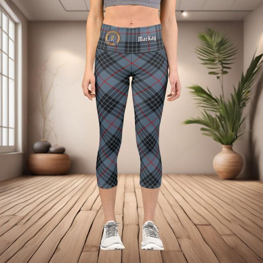 Leggings Capri Clan MacKay Crest sur Blue Tartan