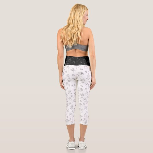 Leggings Capri Coeurs et papillon pour femmes - Un modèle d'art e (Verso)