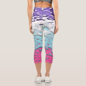 Leggings Capri Drapeau de fierté multisexuel funky trippy ondulé (Verso)