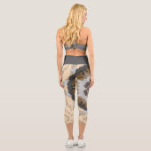 Leggings Capri Fleur de Mandala rétro Brown et Tan (Verso)