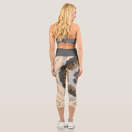 Leggings Capri Fleur de Mandala rétro Brown et Tan (Verso)
