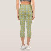 Leggings Capri Fleurs bleues et jaunes Abstraites rétro sur vert (Verso)