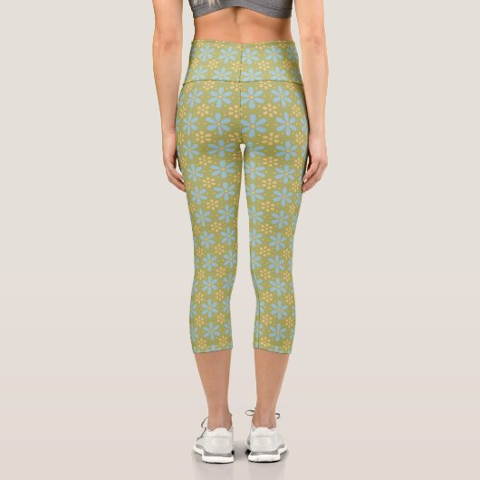 Leggings Capri Fleurs bleues et jaunes Abstraites rétro sur vert (Verso)