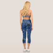 Leggings Capri Fleurs stylisées en bleu profond Impression floral (Verso)