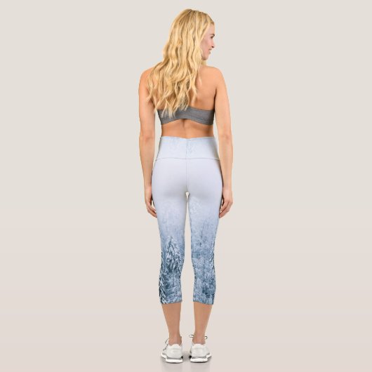 Leggings Capri Forêt d'épinette de hêtre recouverte de neige dans (Verso)