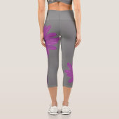 Leggings Capri Grande marguerite moderne avec nom de script (Verso)