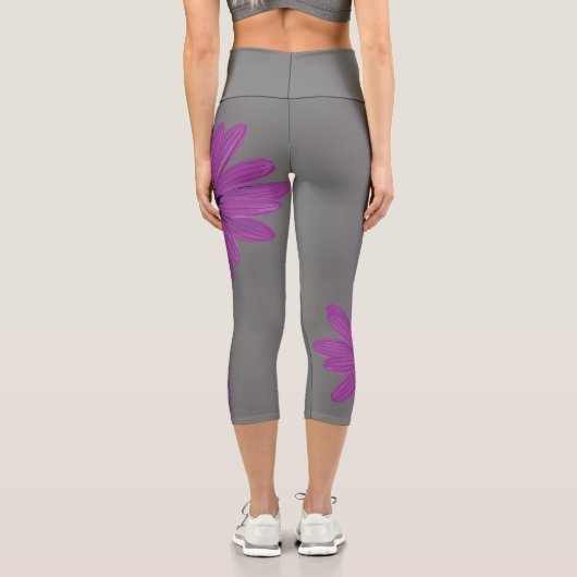 Leggings Capri Grande marguerite moderne avec nom de script (Verso)