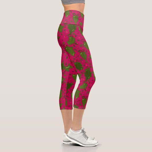 Leggings Capri Green Holly Feuilles sur Pink Holiday Cute (Droite)